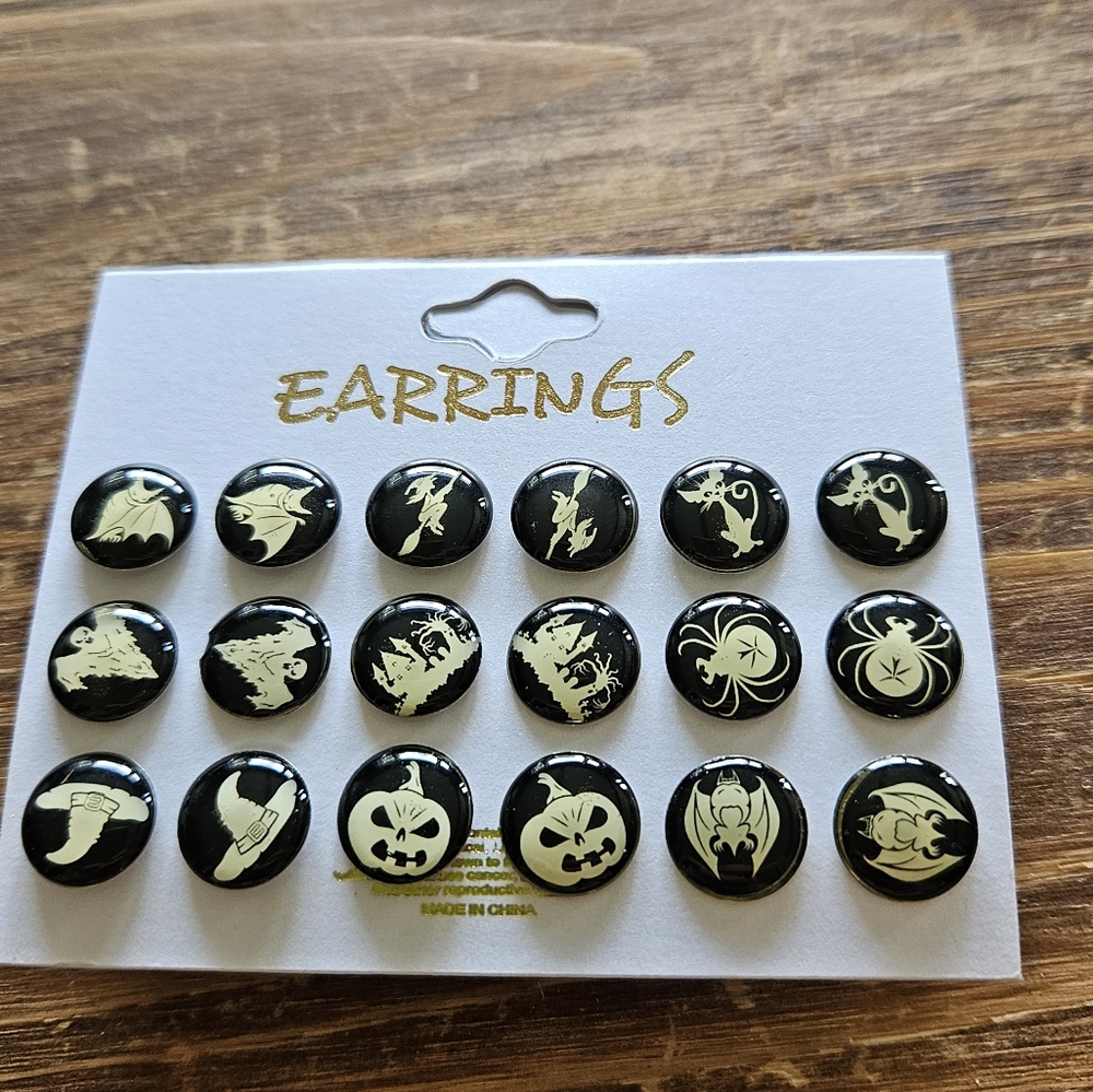DIVAS LIMITED Black and White Earrings Set